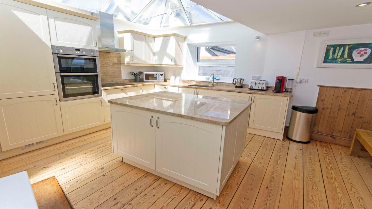 Stables Croyde | 4 Bedrooms / Sleeps 8 | Sea & Beach Views ภายนอก รูปภาพ